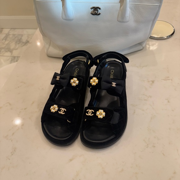 CHANEL Black Sandals with Bow and Pearl Details - Picture 5 of 6